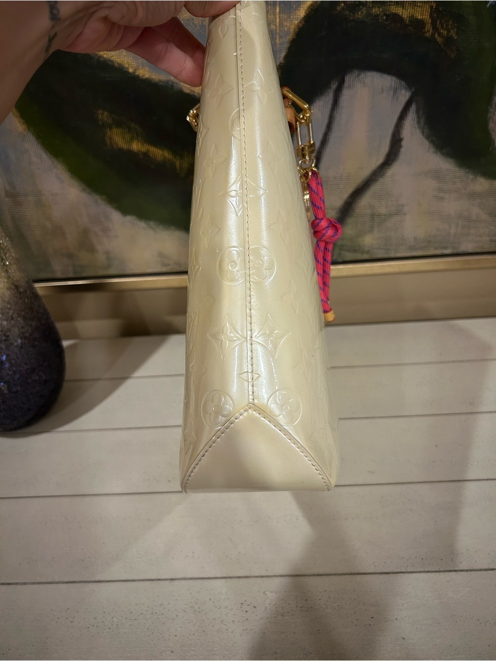 Louis Vuitton Perle Monogram Vernis Brentwood Bag - Picture 10 of 14
